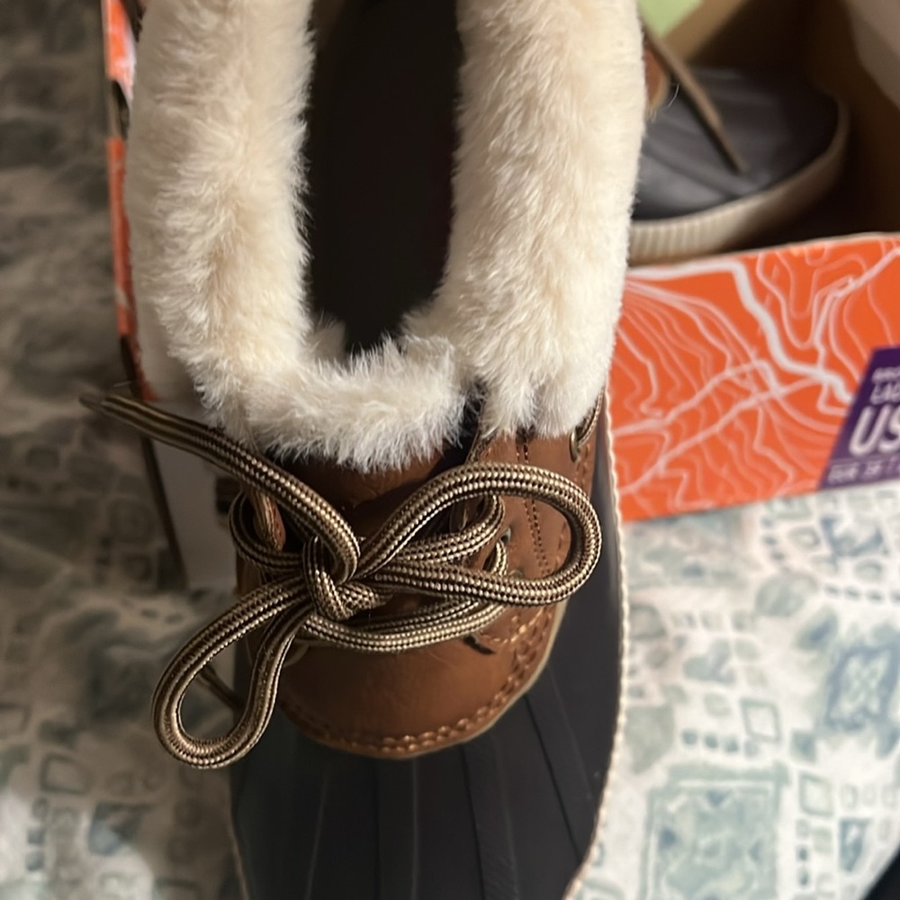 New in a box j sport fox for trim comfy in sold waterproof women’s size shoes 8